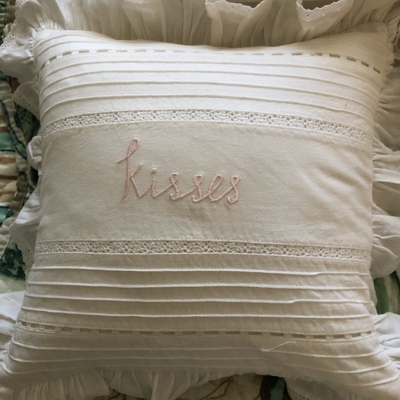 “Hugs”, “Kisses”, “PS I Love You”. Set of 3 Decorative Pillows. - Picture 5 of 8